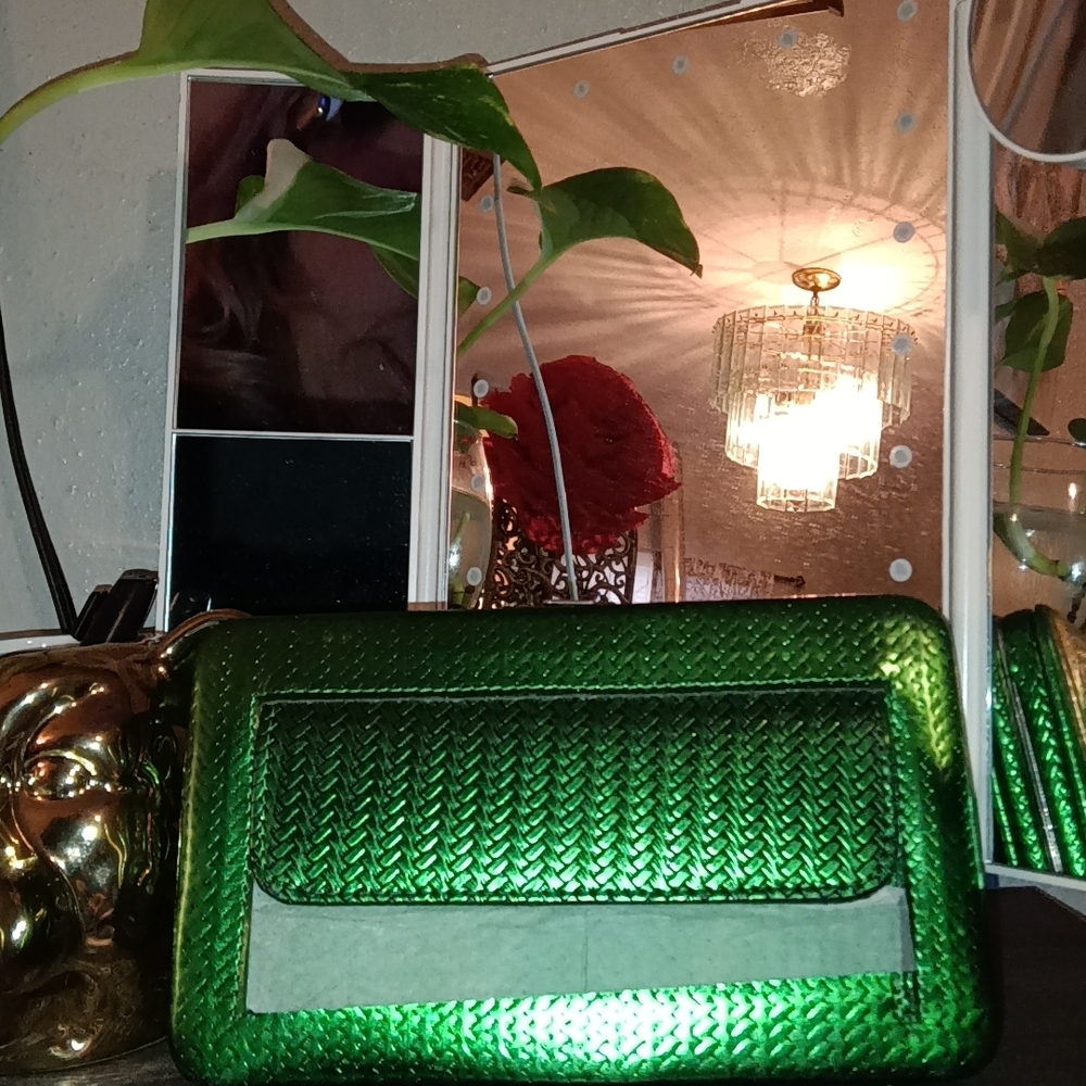 Emerald Green Textured Clutch with Shimmer Finish